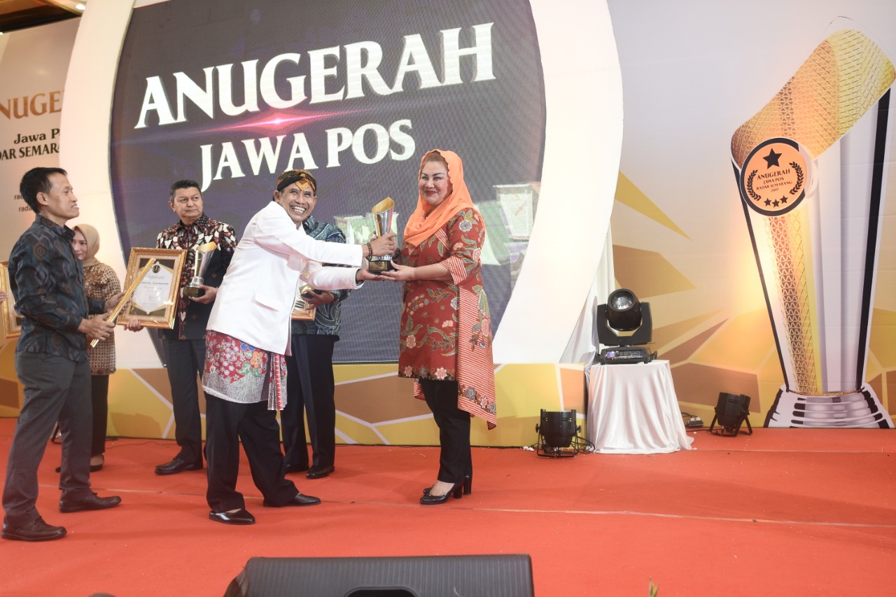 Pemkot Semarang : Pemerintah Kota Semarang Menerima Penghargaan Anugerah Jawa Pos Radar Semarang 2019